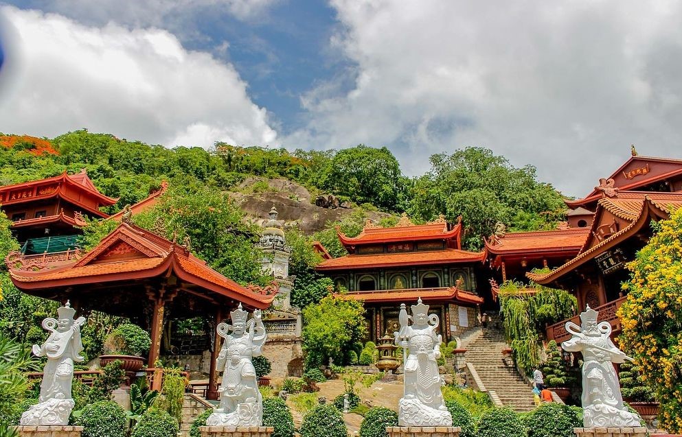 chùa hang châu đốc