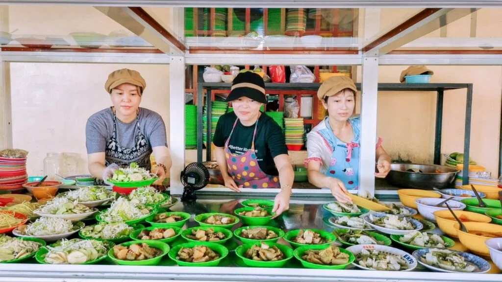 khu vực phục vụ ăn uống miễn phí