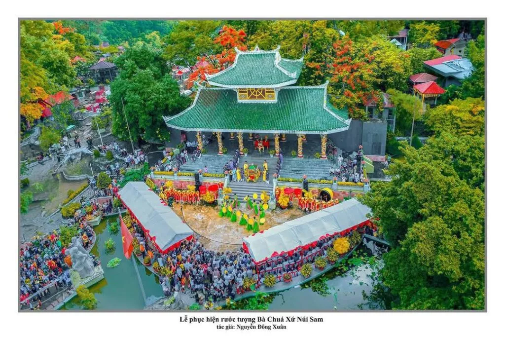 lê hội rước bà chúa sứ