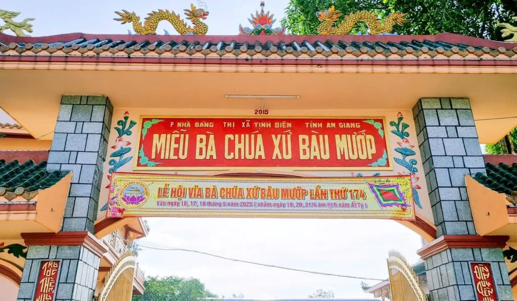 miểu bà chúa xứ bàu mướp