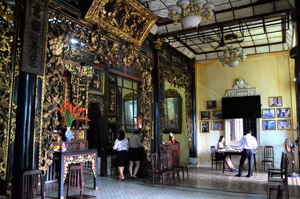 nha co huynh thuy le