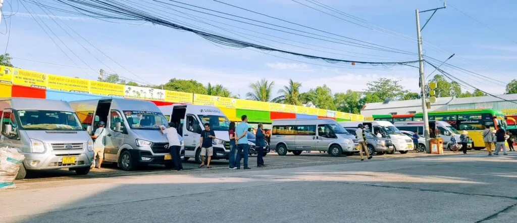 thuê xe đi chùa bà miếu xứ